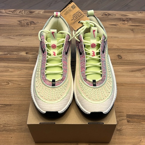 Nike Cosmic Unity 3 Unisex
Men size 10.5 - Women size 12
Brand new -never worn - Picture 1 of 5